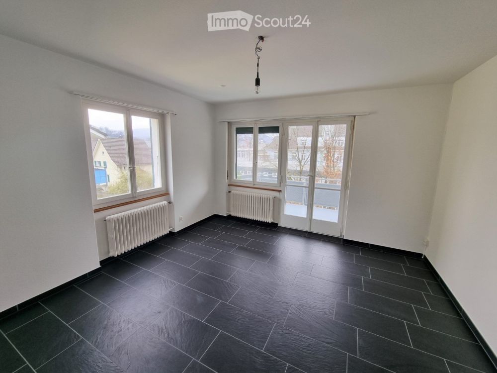 Komplett renovierte 4,5-Zi-Whg mit neuer Küche und neuem Bad für Schweizer - Bild 2