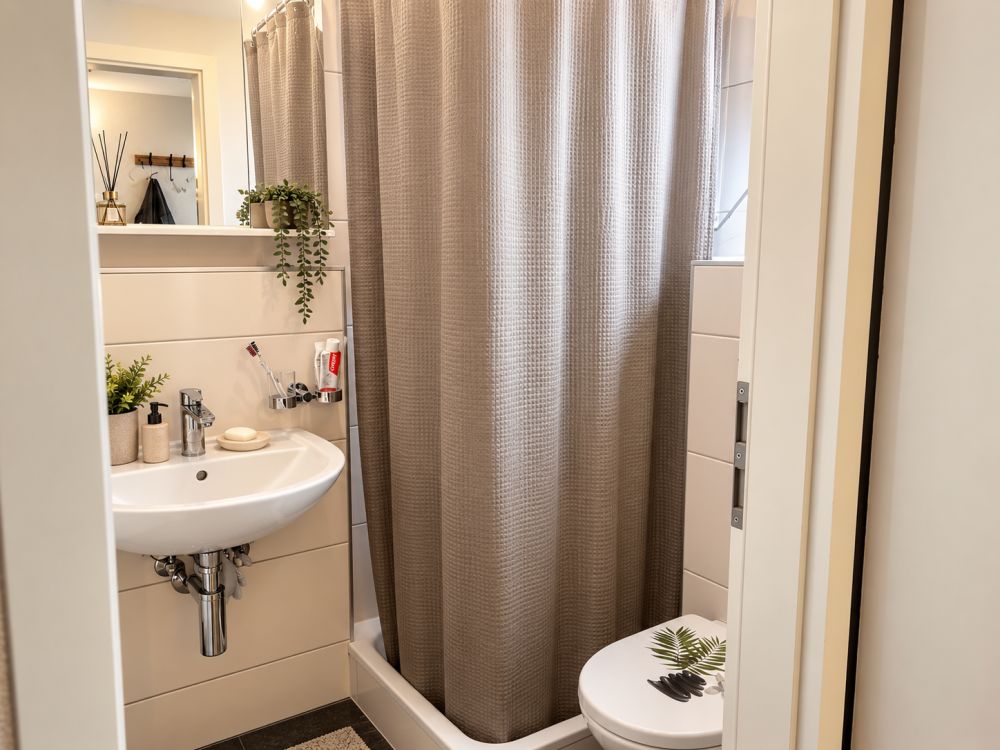 Helle 4.5 Zimmer-Wohnung mit Balkon in Studen - Bild 3