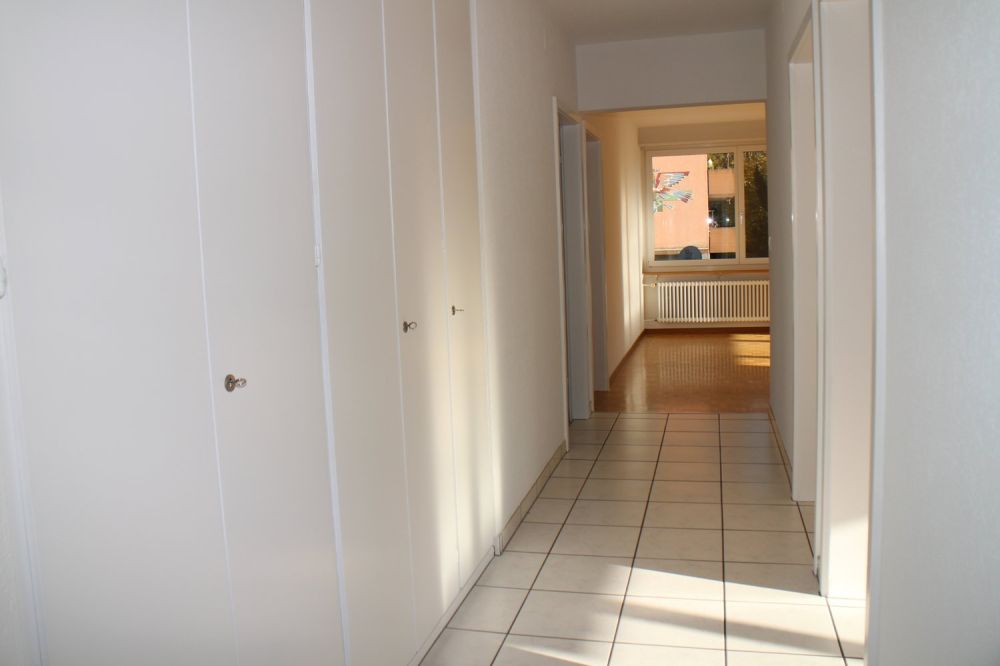 ***befristet bis 30.09.2027*** helle 4.5-Zimmerwohnung im HP - Korridor / Einbauschränke