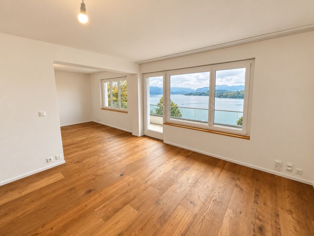Wohnen mit Weitblick  sanierte 5-Zimmer-Wohnung mit unverbaubarer 180-Seesicht - Die gezeigten Fotos wurden mithilfe künstlicher Intelligenz (KI) bearbeitet und können daher Bild- und Darstellungsfehler aufweisen.