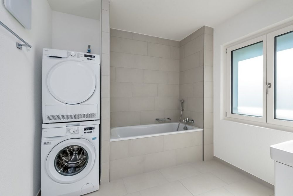 ERSTVERMIETUNG nach Gesamtsanierung mit modernem Ausbaustandard - Badezimmer