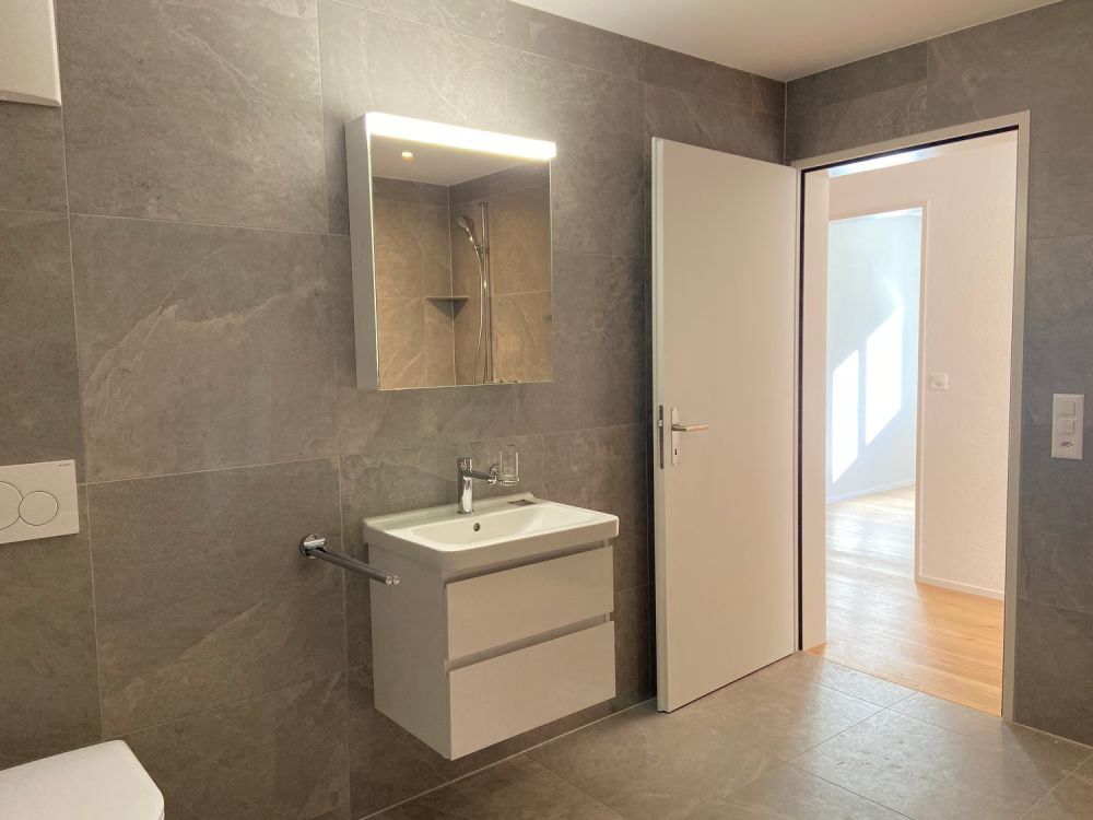 Neubau - Moderne 3.5-Zimmer-Wohnung mit Balkon in Näfels - Bild 9