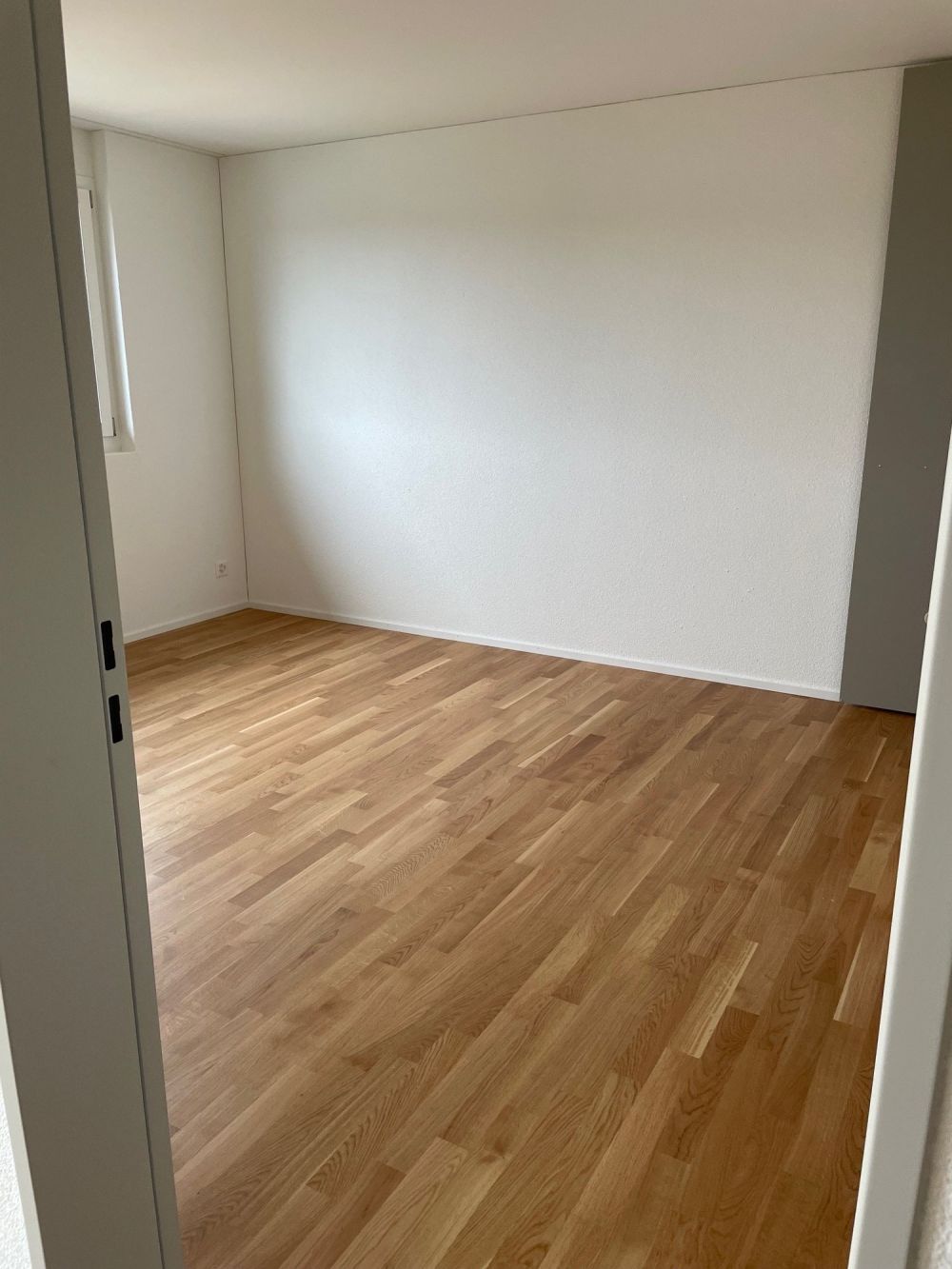 top-moderne 2 1/2-Zimmerwohnung mit Gartensitzplatz! - Bild 4