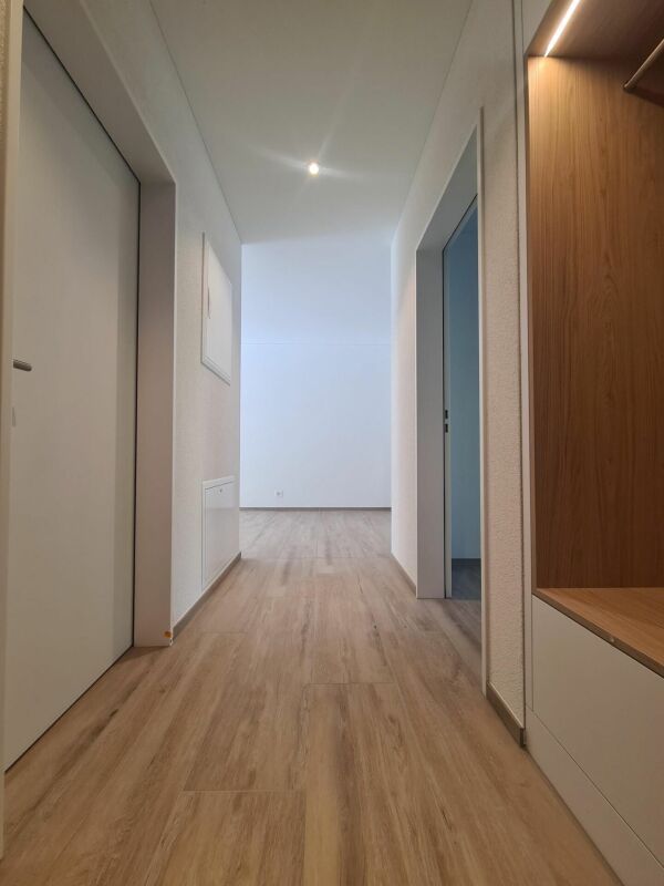 Erstvermietung! 3.5-Zimmer-Wohnung mit Terrasse direkt am Wasser inkl. Einstellplatz - Eingangsbereich