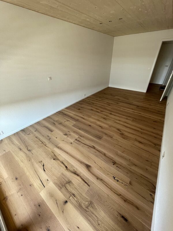 Moderne 2.5-Zimmer-Wohnung in Neubau mit Balkon und schöner Aussicht - Bild 5