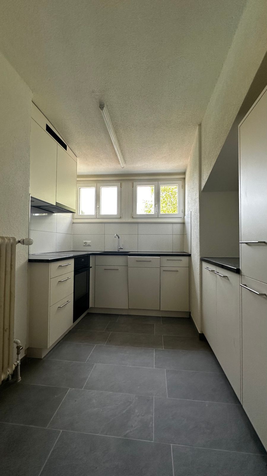 Erstvermietun nach Sanierung: 1-Zimmer-Dachwohnung - Bild 1