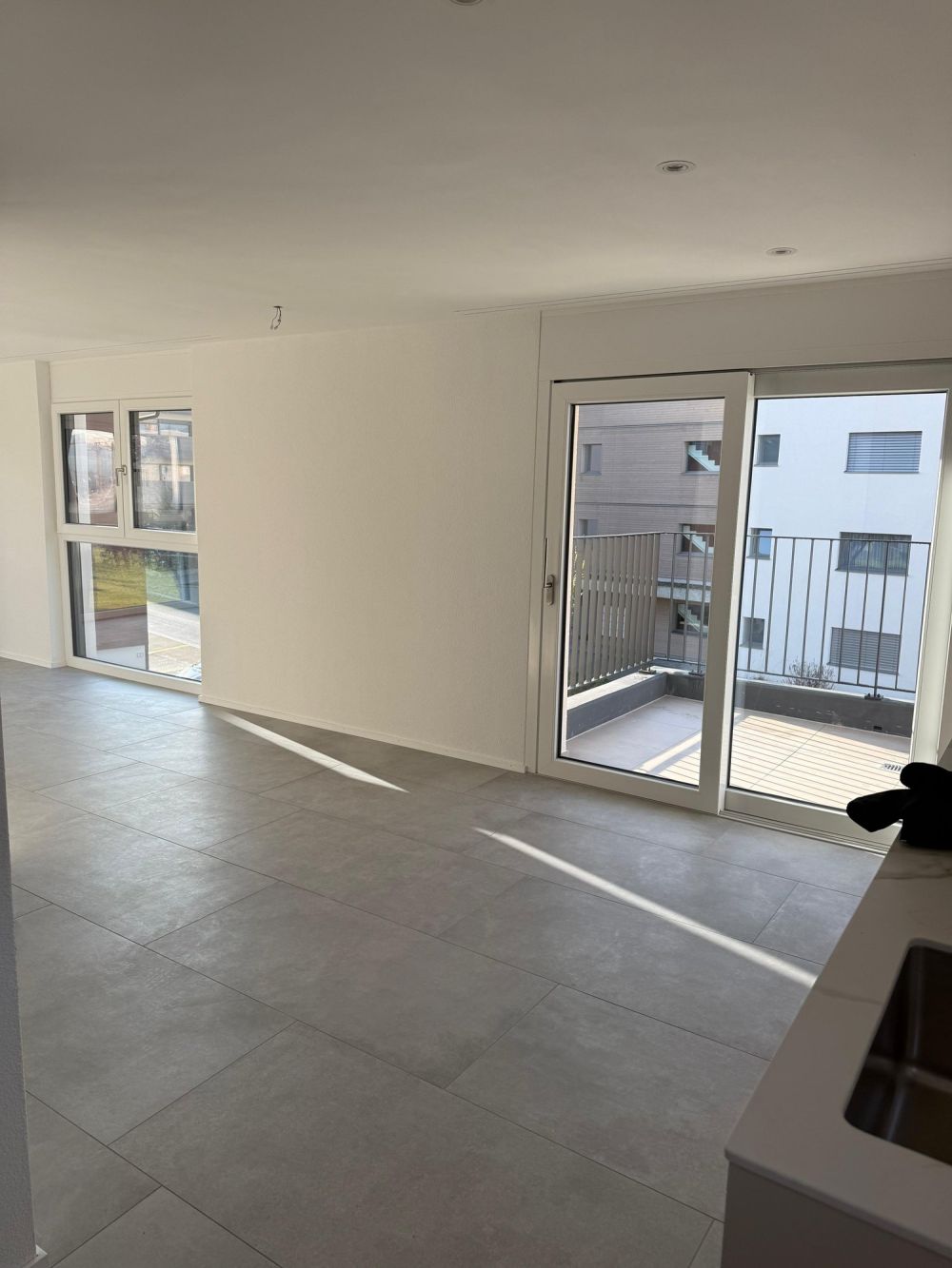 Moderne 2.5-Zimmer-Wohnung in Reinach mit Balkon und Garage - Bild 5