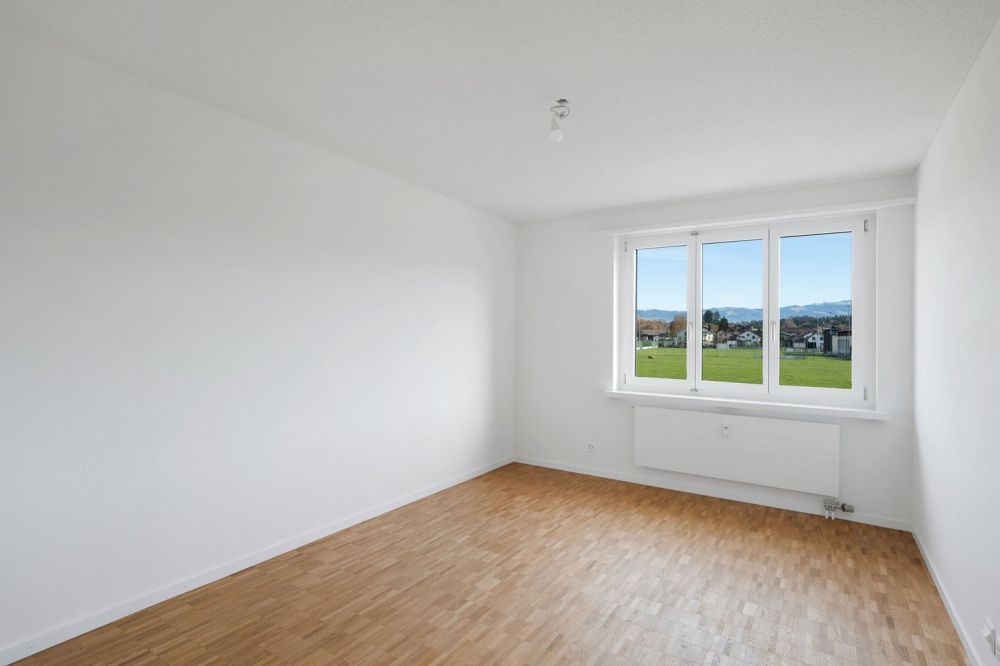 Erstvermietung nach Komplettsanierung: 4.5-Zimmer-Wohnung mit Balkon in Wagen - Bild 8