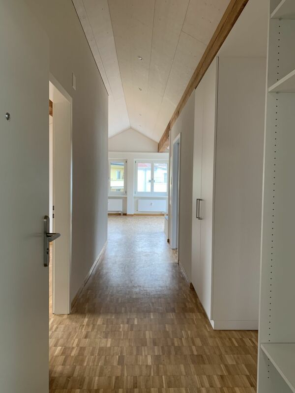 3.5-Zimmer-Dachwohnung am Rotsee - Korridor