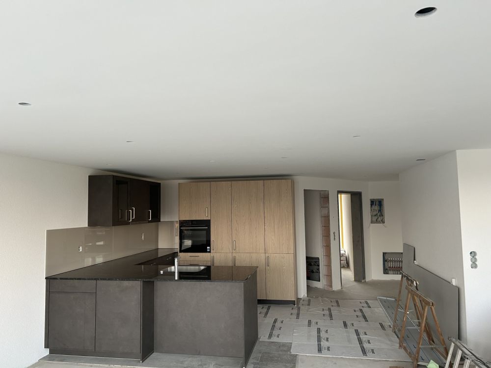 Erstvermietung: Exklusive 4.5-Zimmer-Neubauwohnung mit Balkon, Weitsicht und naturnaher Lage - Bild 3