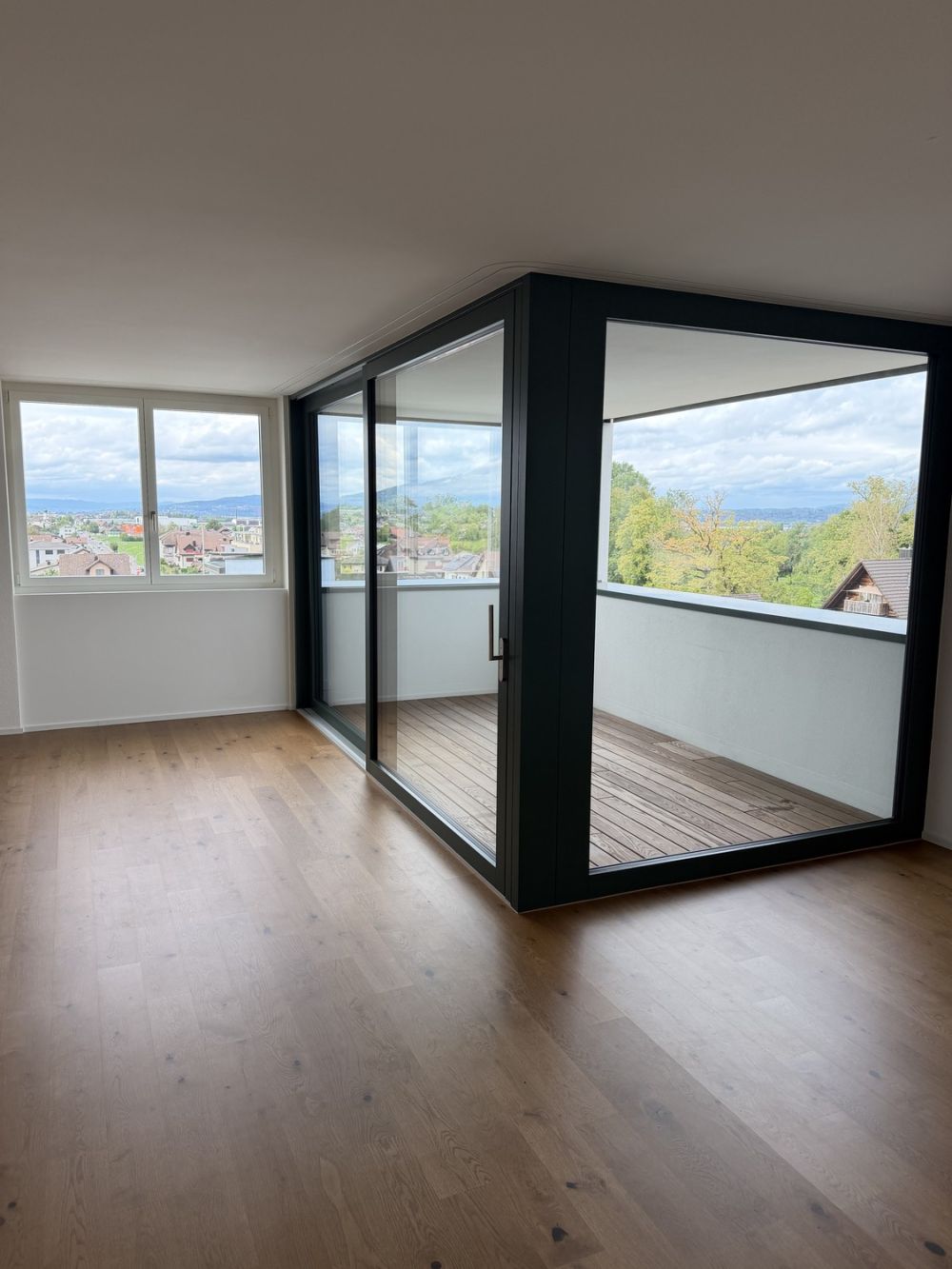 Per Sofort! Moderne 3.5-Zimmer-Attikawohnung in Siebnen - Bild 3