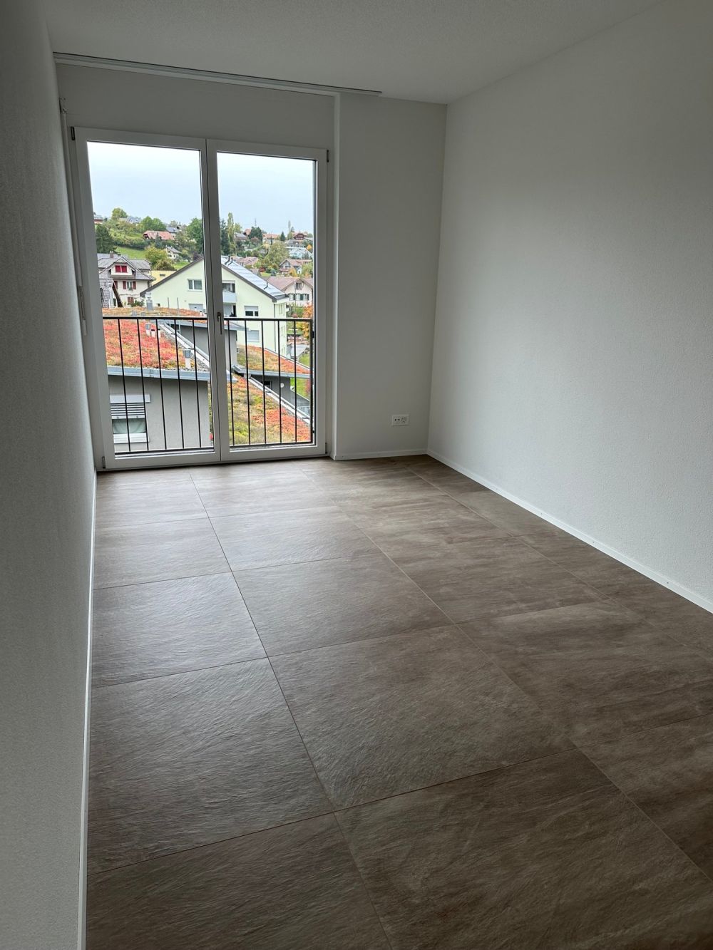 Moderne 4-Zimmer-Neubauwohnung mit Balkon und schöner Aussicht in Uetendorf - Bild 4