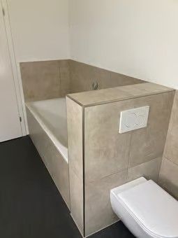 Moderne 5.5-Zimmer-Wohnung mit Garage und Terasse in Elsau - Badzimmer 1