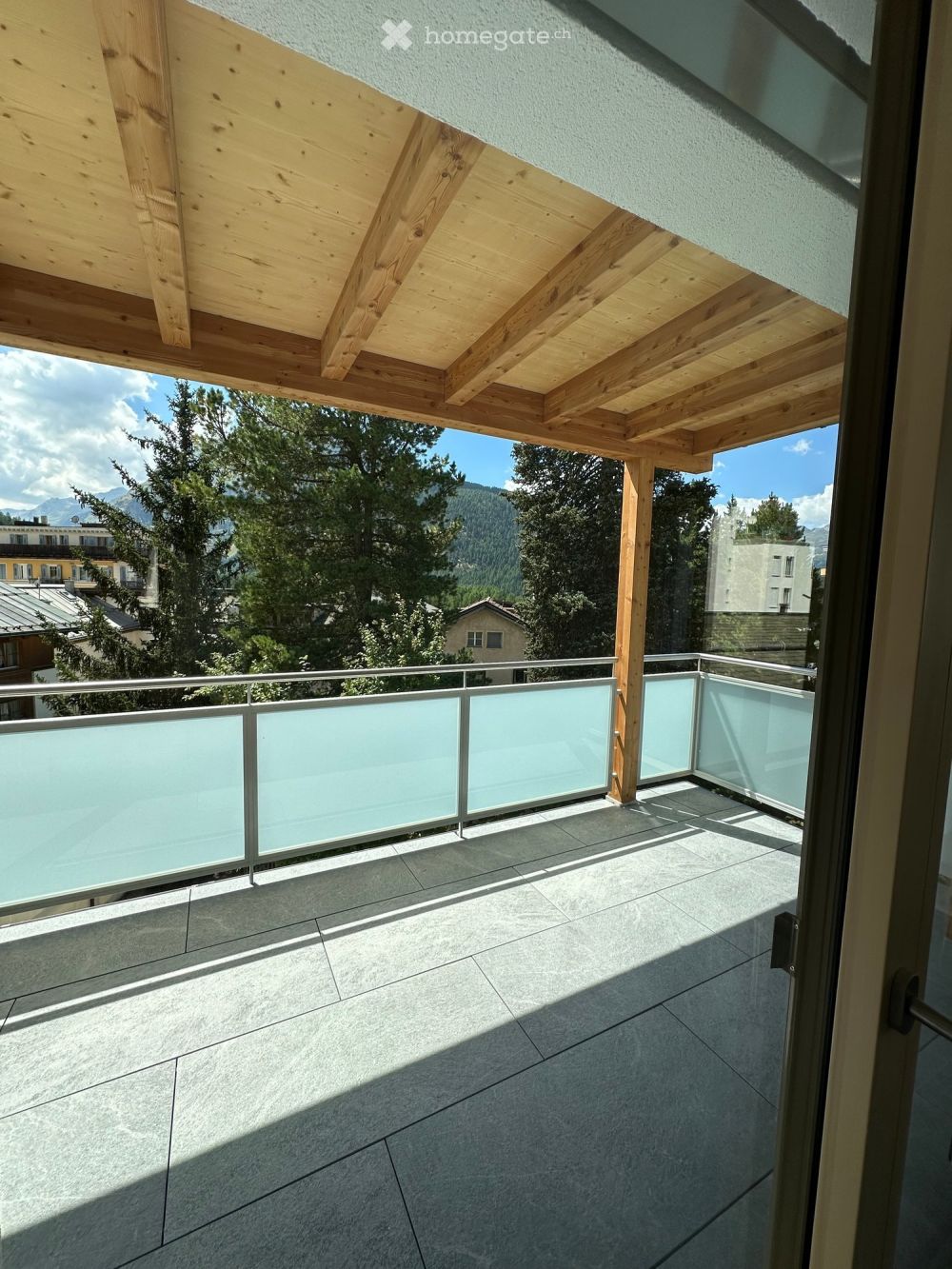 Erstbezug 3.5 Zi-Whg S/W mit grossem sonnigen Balkon in Pontresina - Bild 2