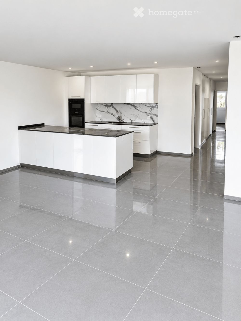 Moderne 4.5-Zimmer-Neubauwohnung mit grossem Balkon, hochwertiger Küche und viel Stauraum - Bild 2