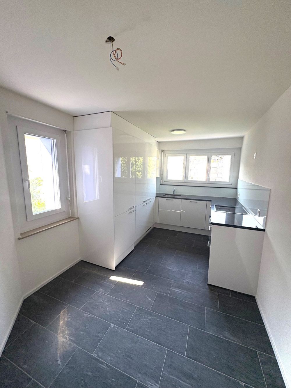 Erstvermietung von mehreren totalsanierten 4.5-Zimmer-Wohnungen an zentraler Lage in Dietikon - Bild 1