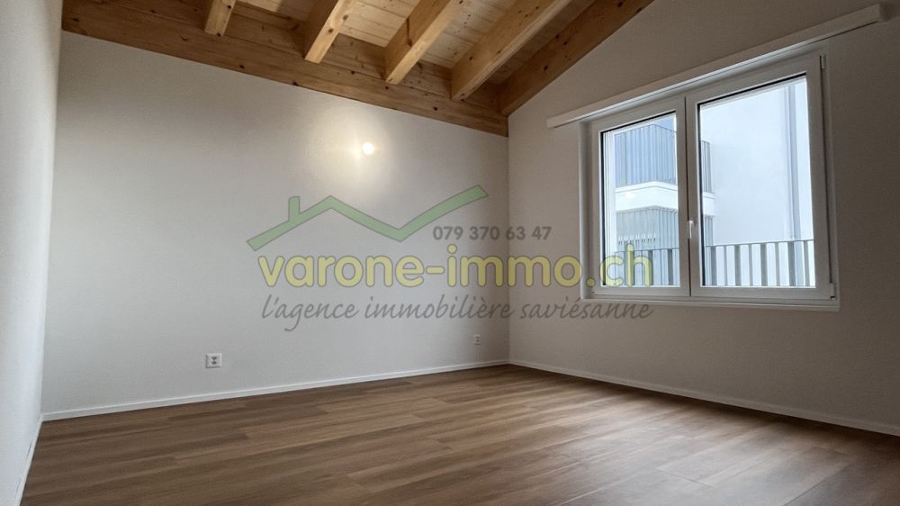 Appartement récent de 3.5 pièces en attique à Saint-Germain / Savièse - Chambre