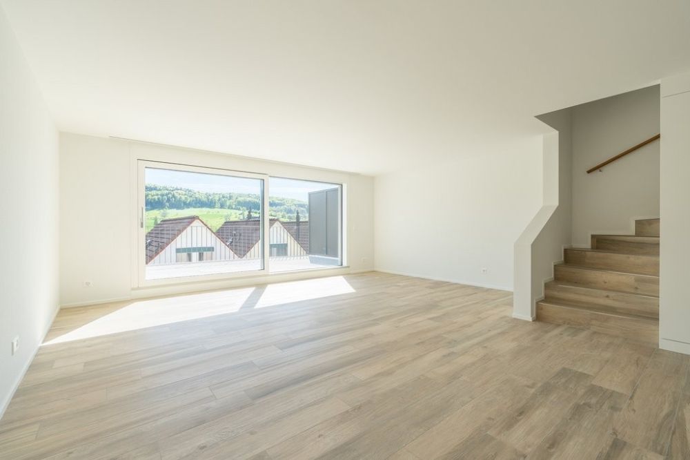 ERSTVERMIETUNG - 6.5-Zi.-Reiheneinfamilienhaus mit PV-Anlage - DSC02474.jpg