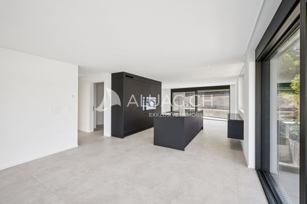 EXKLUSIVE 5.5-ZIMMER-WOHNUNG - Offenes Wohnen mit stilvoller Kochinsel  flexibel nutzbar mit beidseitigen TV-Anschlüssen