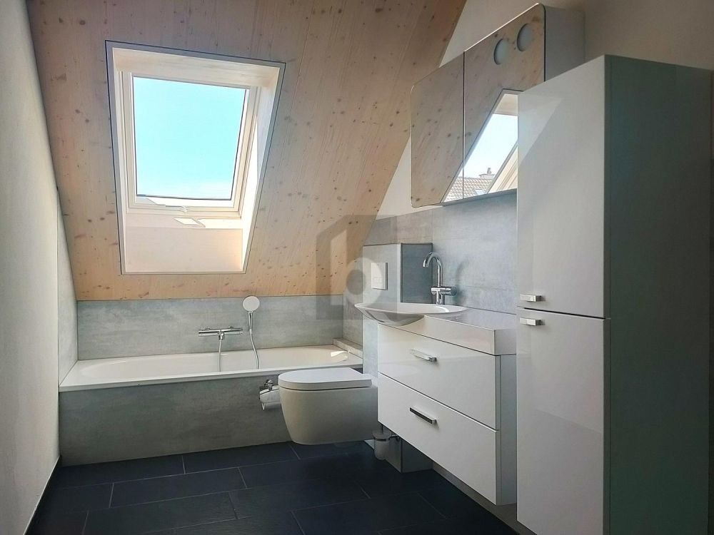 MIT LIFT UND HOCHWERTIGEM INNENAUSBAU - Bild 3