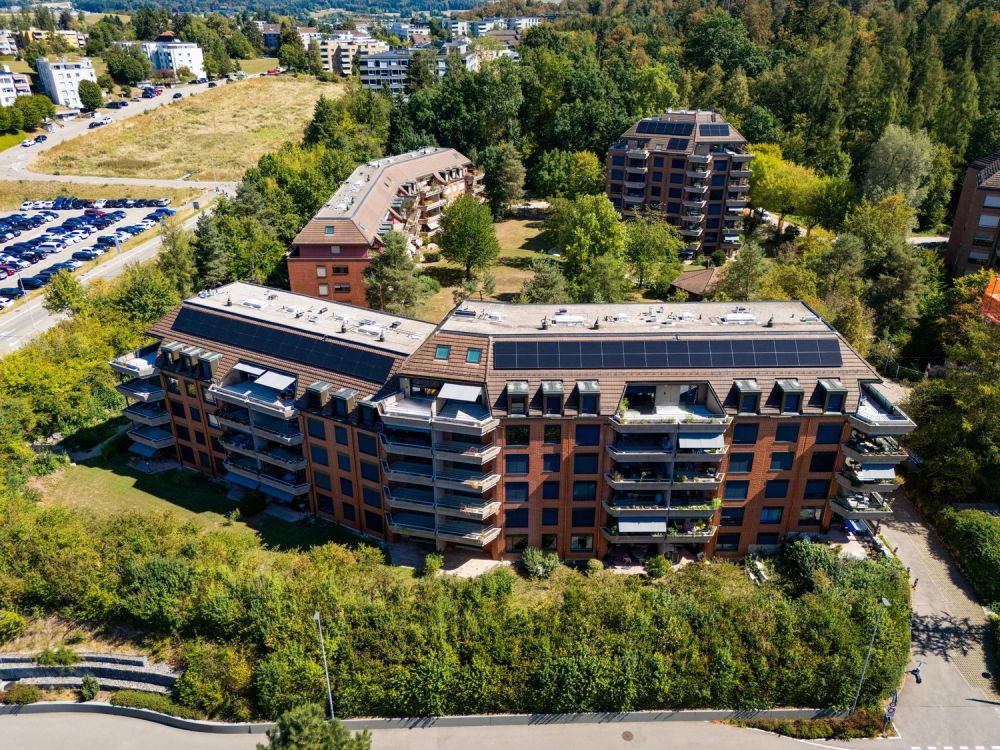 Platz für die ganze Familie 4.5 Zimmer mit zwei Balkonen im Brünnlipark - Bild 1