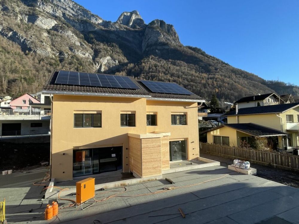 5.5-Zi. Doppeleinfamilienhaus - Ihr Wohntraum für die ganze Familie! - Aussenansicht / Baustelle Januar 2026