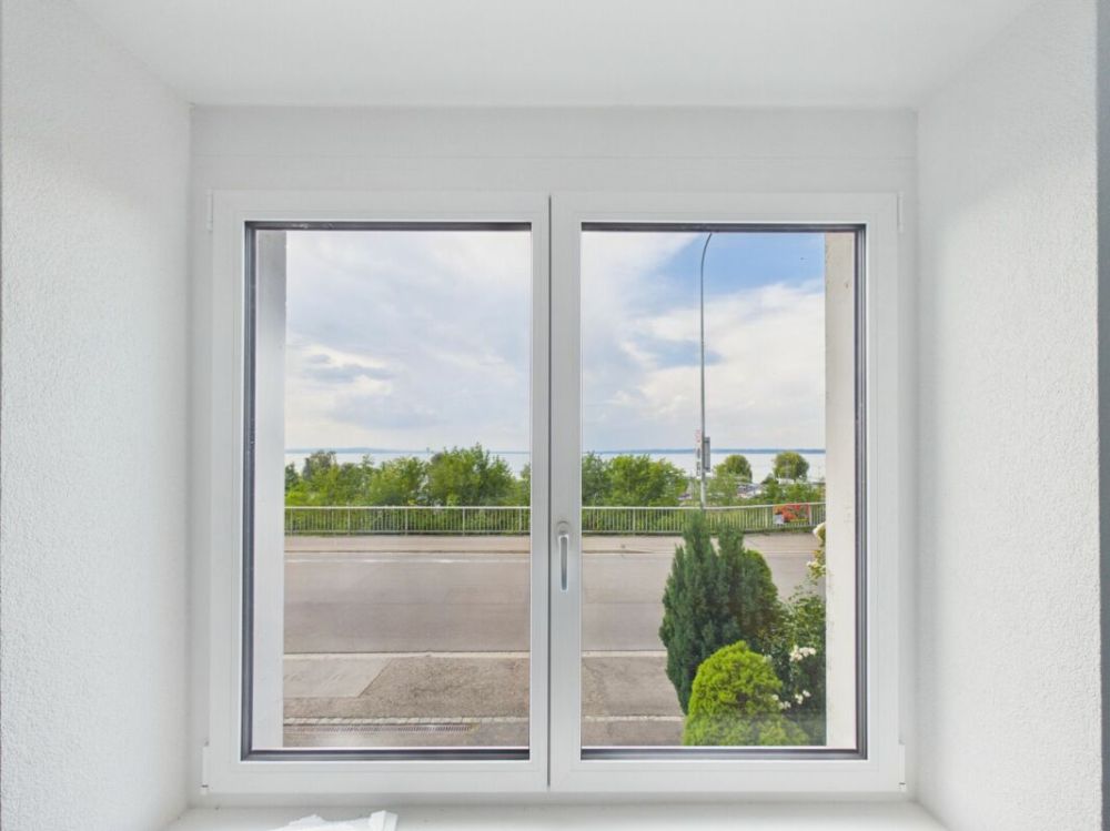 Exklusive 2.5-Zimmerwohnung | Erstbezug | Seesicht | Echtholzparkett | Sitzplatz | Waschturm - Bild 3