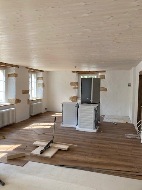 Alt verbunden mit neu: moderne 3.5-Zimmer-Neubau-Wohnung in ruhiger Lage von Büsserach - Bild 3