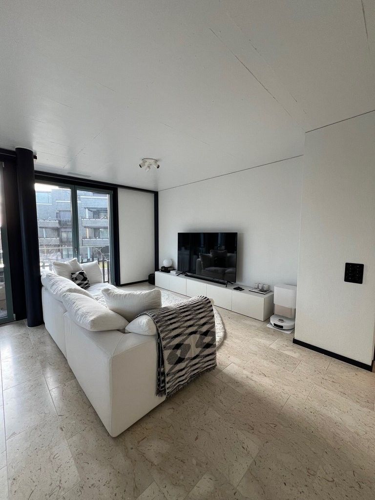 Lichtdurchflutete 3,5-Zimmer-Neubauwohnung in Flughafennähe - Wohnzimmer2.jpg