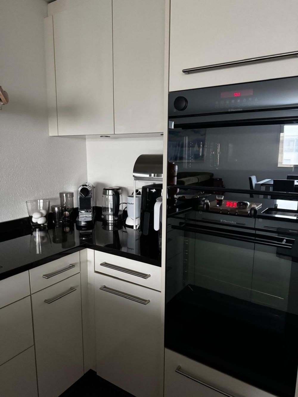 Modernes 1 Zimmer mit Balkon in Apartment in Wollerau - Bild 6