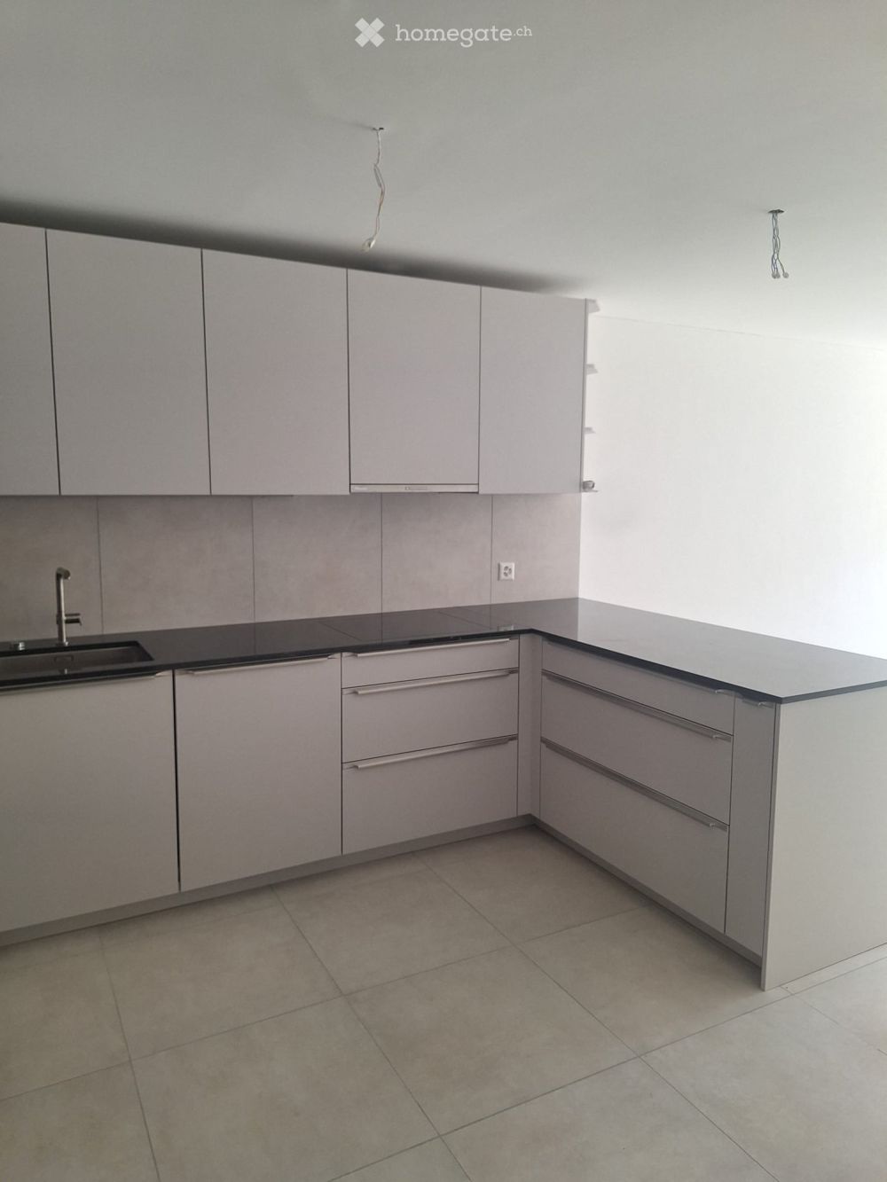 Moderne 3.5-Zimmer-Neubauwohnung mit Balkon und schöner Aussicht in Oetwil am See - Bild 1