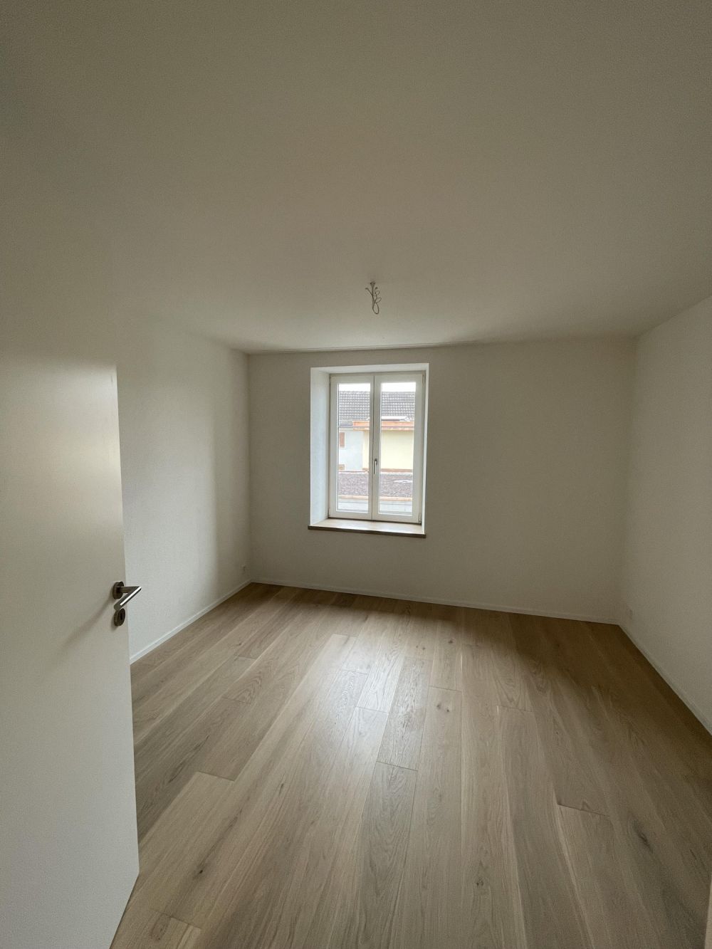 Traumhafte 3.5-Zimmer-Wohnung mit grosser Terrasse und direktem Zürichsee-Blick! - Bild 6