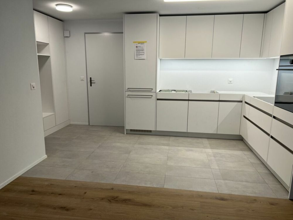 Schmucke 2,5 Zi mit Privatsitzplatz - Bild 7