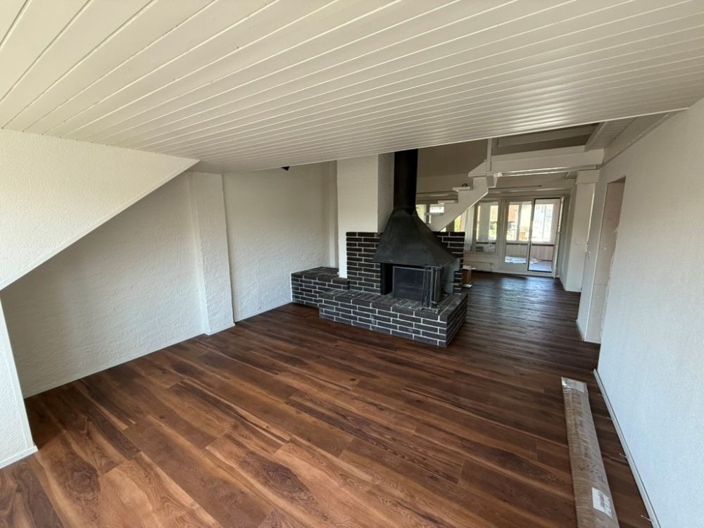 Erstbezug nach Sanierung: Charaktervolle 4.5-Zimmer-Maisonette-Wohnung mit Wintergarten und Galerie - Bild 2