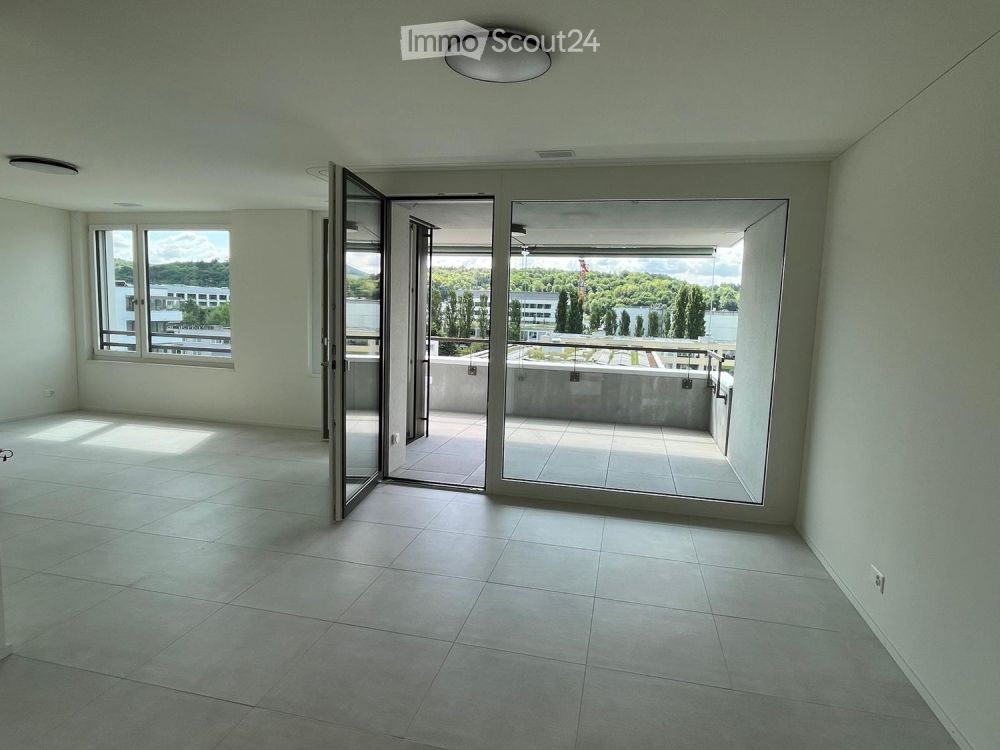 2.5-Zimmer-Neubauwohnung: Grosser Balkon, herrliche Aussicht, oberster Stock, inkl. Tiefgargenplatz - Bild 3
