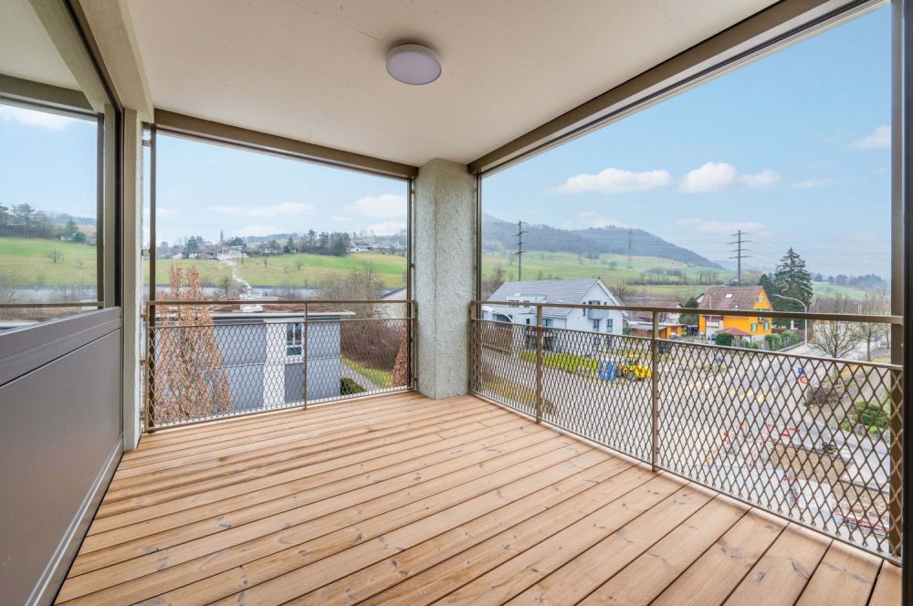 Wohnkomfort im Herzen von Frick - 3.5 Zimmer Wohnung sucht neue Mieter - Loggia
