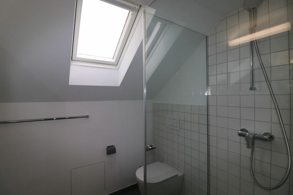 Erstvermietung nach Teilsanierung - moderne 2 1/2-Zimmer-Dachwohnung in Nähe Wenkenpark - Bild 9