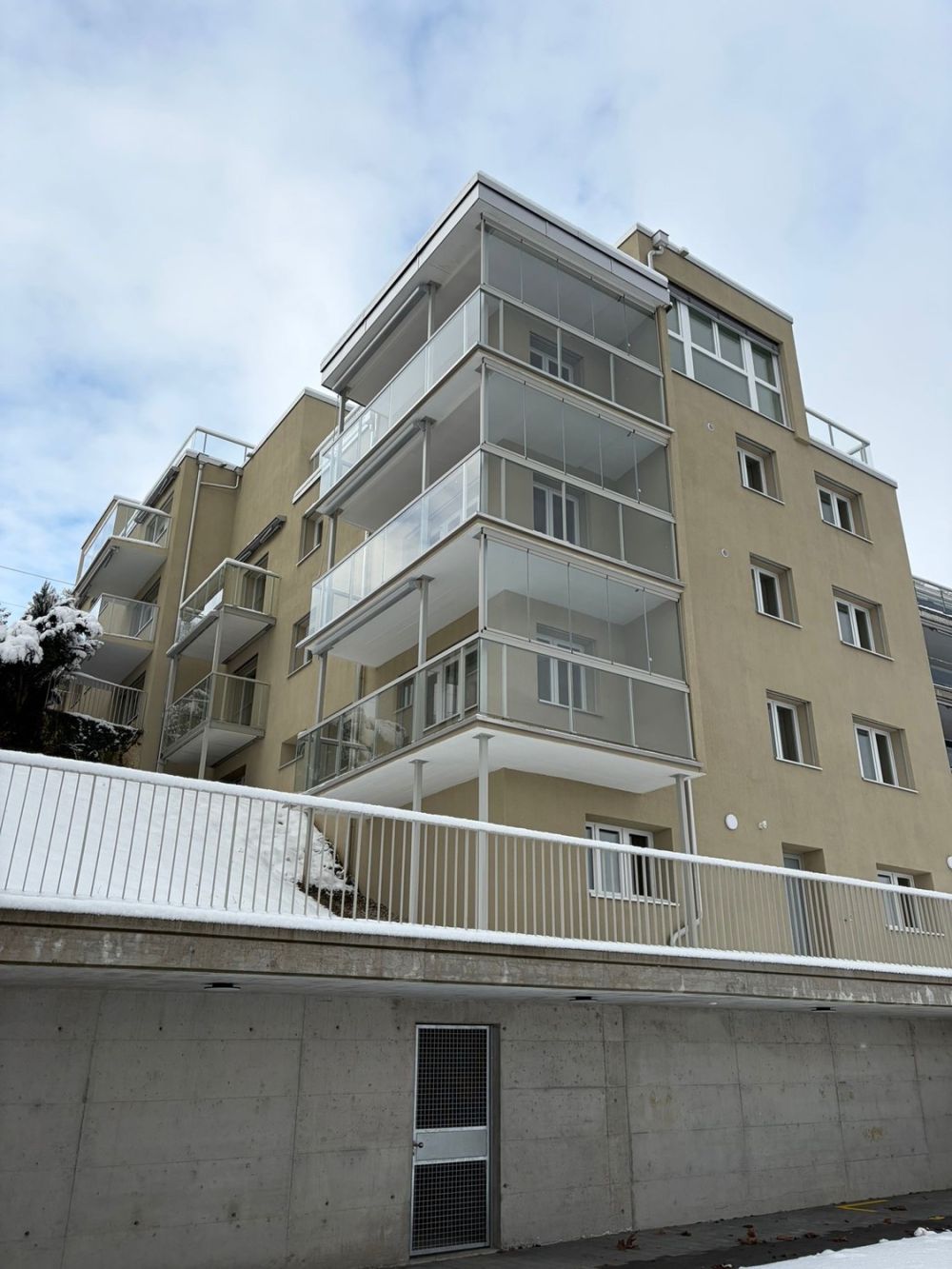 Modernes Studio mit Seesicht, Balkon und Toplage  nur 5 Gehminuten zum Bahnhof Oberrieden - Bild 5