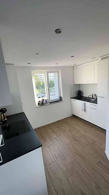 Modernes Dachwohnen mit Stil im Herzen von Neuenkirch 2.5Zi - Bild 3