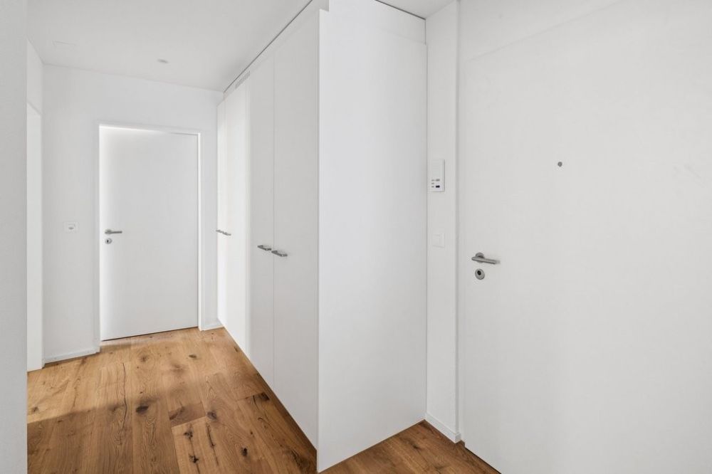 HOCHWERTIGE GARTENWOHNUNG AN RUHIGER LAGE - NEUBAUPROJEKT EICHHOLZ - Eingangsbereich mit Einbauschränken