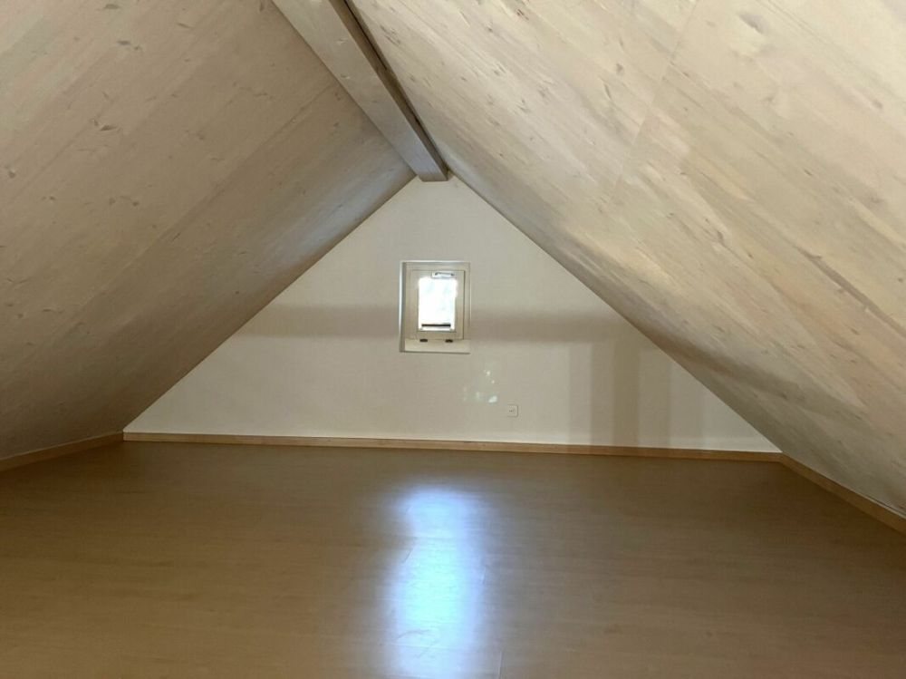 Charmante Dachwohnung mit Bergsicht - Zimmer unter dem Dach