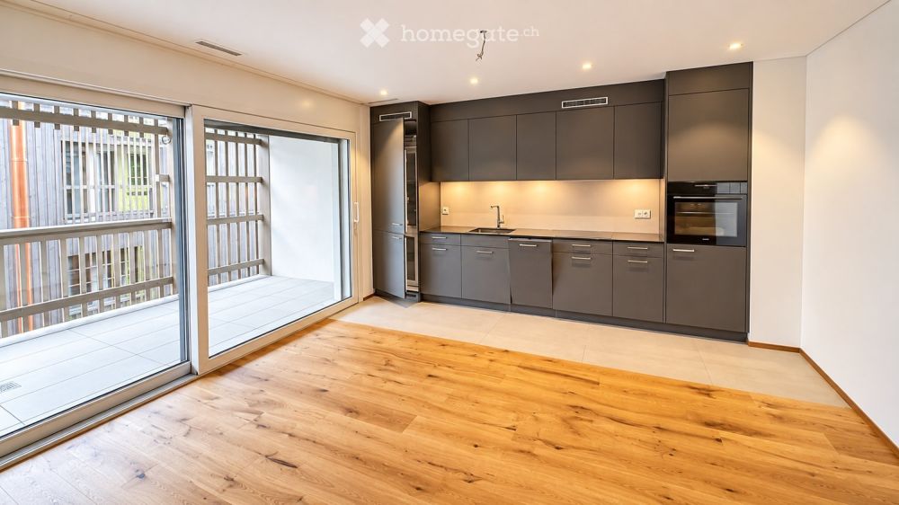 Helle Dachwohnung mit modernem Ausbau und charmanten Holzdetails - Bild 1