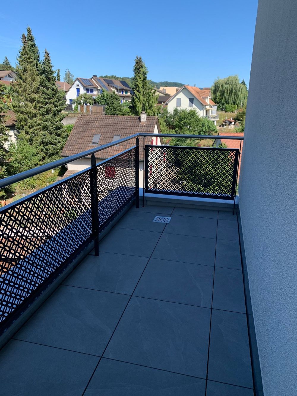 Moderne neue Attikawohnung an attraktiver Hanglage von Glattfelden – Wohnen im Grünen mit Komfort - Bild 9