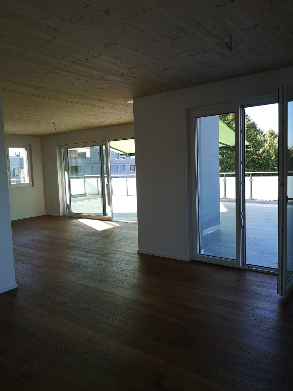 Moderne 3.5-Zimmer-Wohnung mit Terrasse und Aussicht - Bild 4
