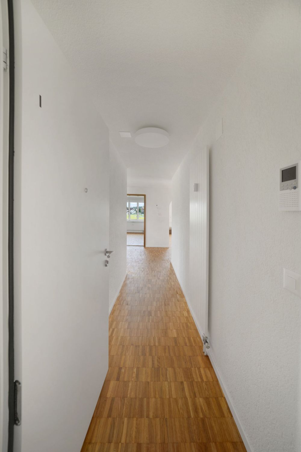 Erstvermietung nach Komplettsanierung: 4.5-Zimmer-Wohnung mit Balkon in Wagen - Bild 6