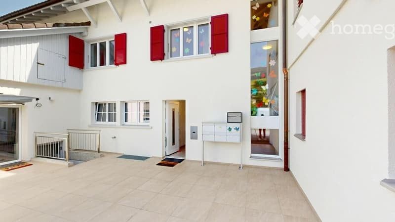 Klimatisierte lichtdurchflutete  4.5 Zimmerwohnung mit 124m2 - Gemütliches Wohnen - Bild 2