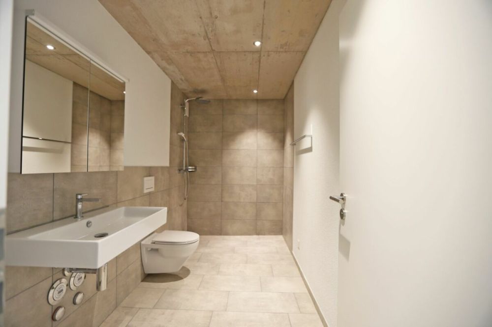 Neubau 3.5-Zimmerwohnung mit sonnigem Sitzplatz! - Bild 3