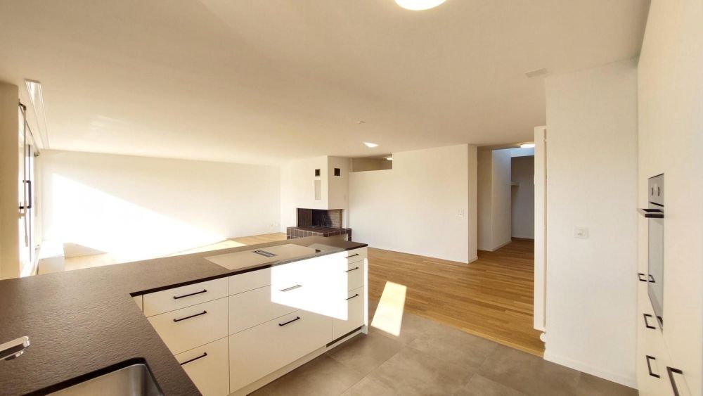 Erstvermietung im Herzen von Lyss - Küche / Wohnzimmer