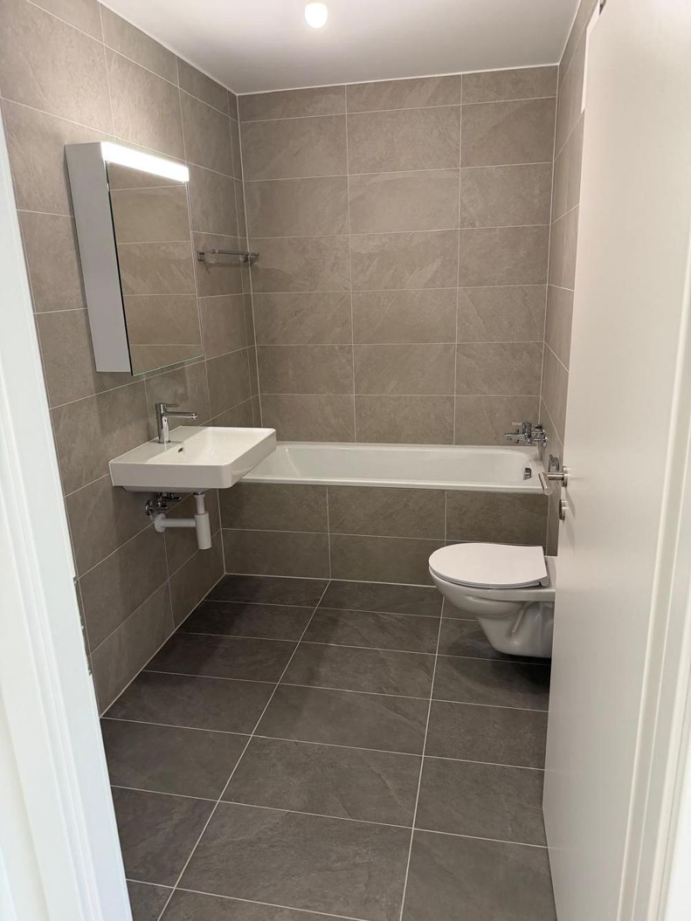 Uvrier / Sion – Magnifique appartement neuf de 2.5 pièces avec terrasse et place de parc - Bild 7