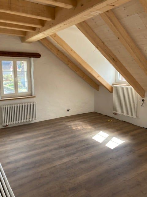 Moderne 4.5-Zimmer-Dachwohnung in Büsserach mit Balkon und schöner Aussicht - Bild 3